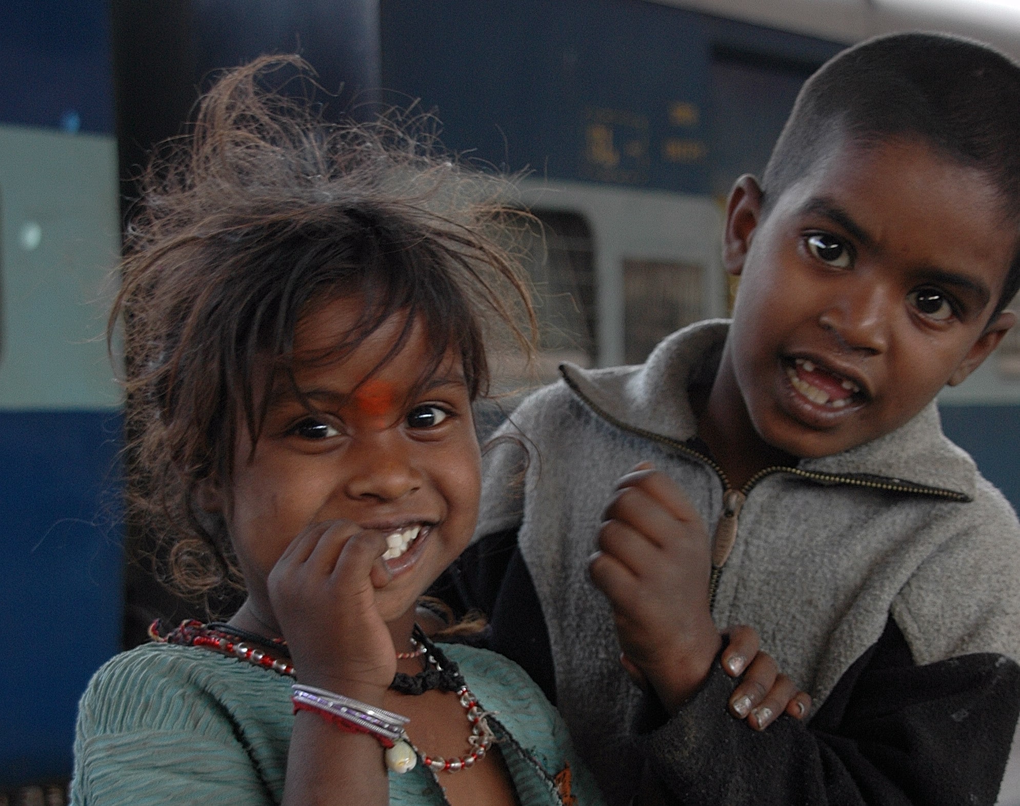 Image of AIDEZ-NOUS A LES AIDER